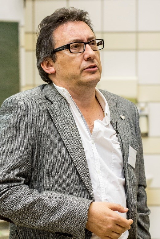 Prof. Estrada-Peña hält den Eröffnungsvortrag © FLI Wolfram Maginot