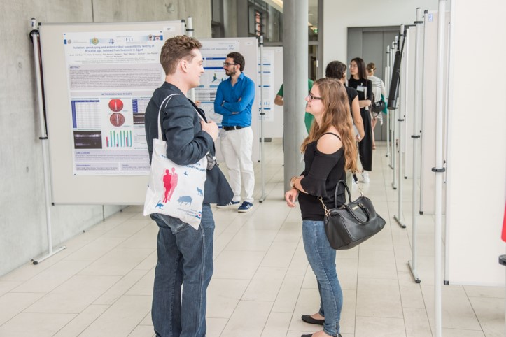 Gespräch  im Rahmen des Junior Scientist Zoonosen Meetings